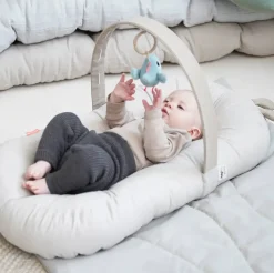Cozy Lounger with Activity Arch Raffi - Sand