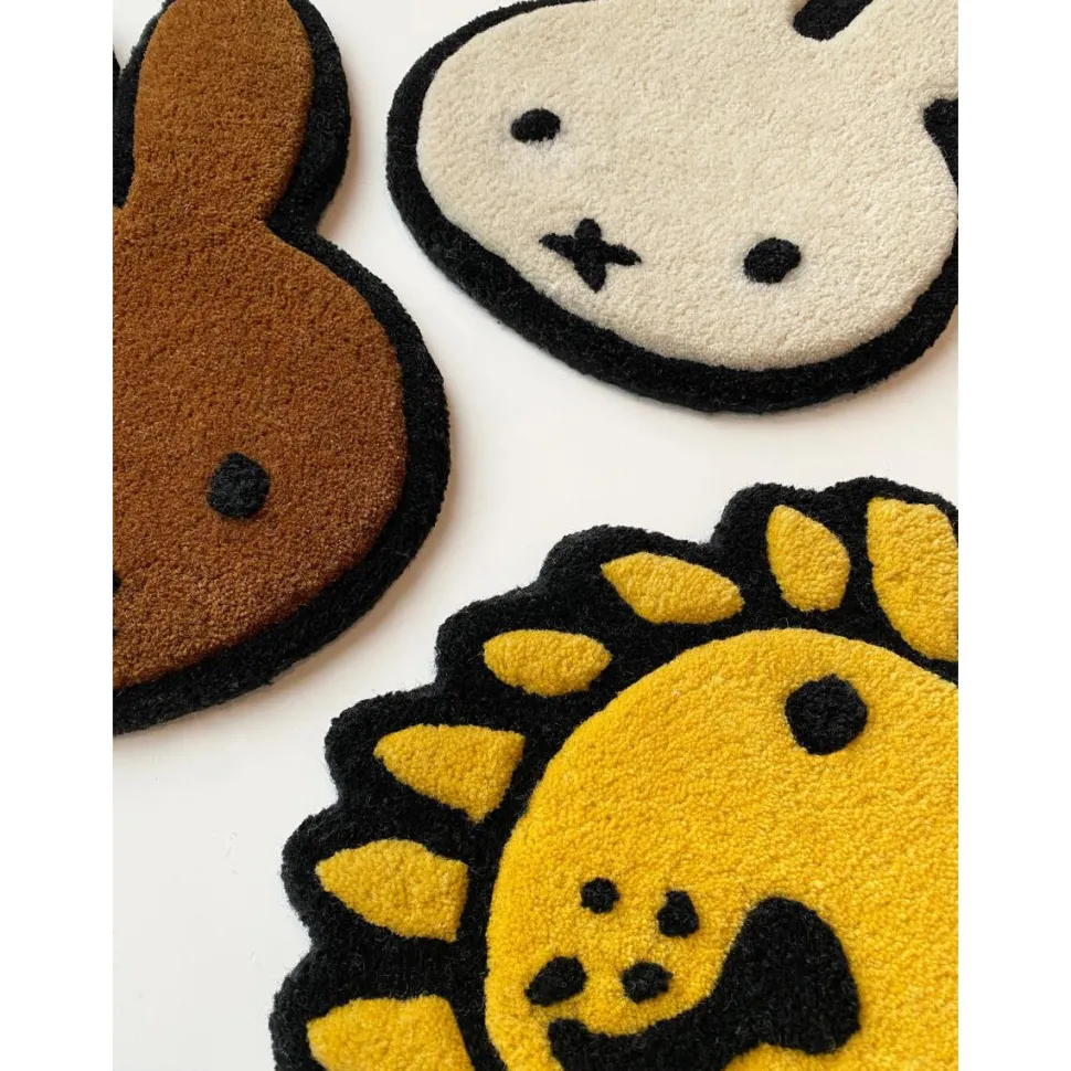 Snuffy Wall Rug