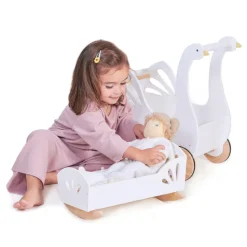 Sweet Swan Pram