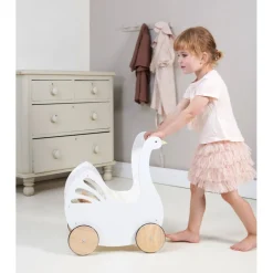 Sweet Swan Pram